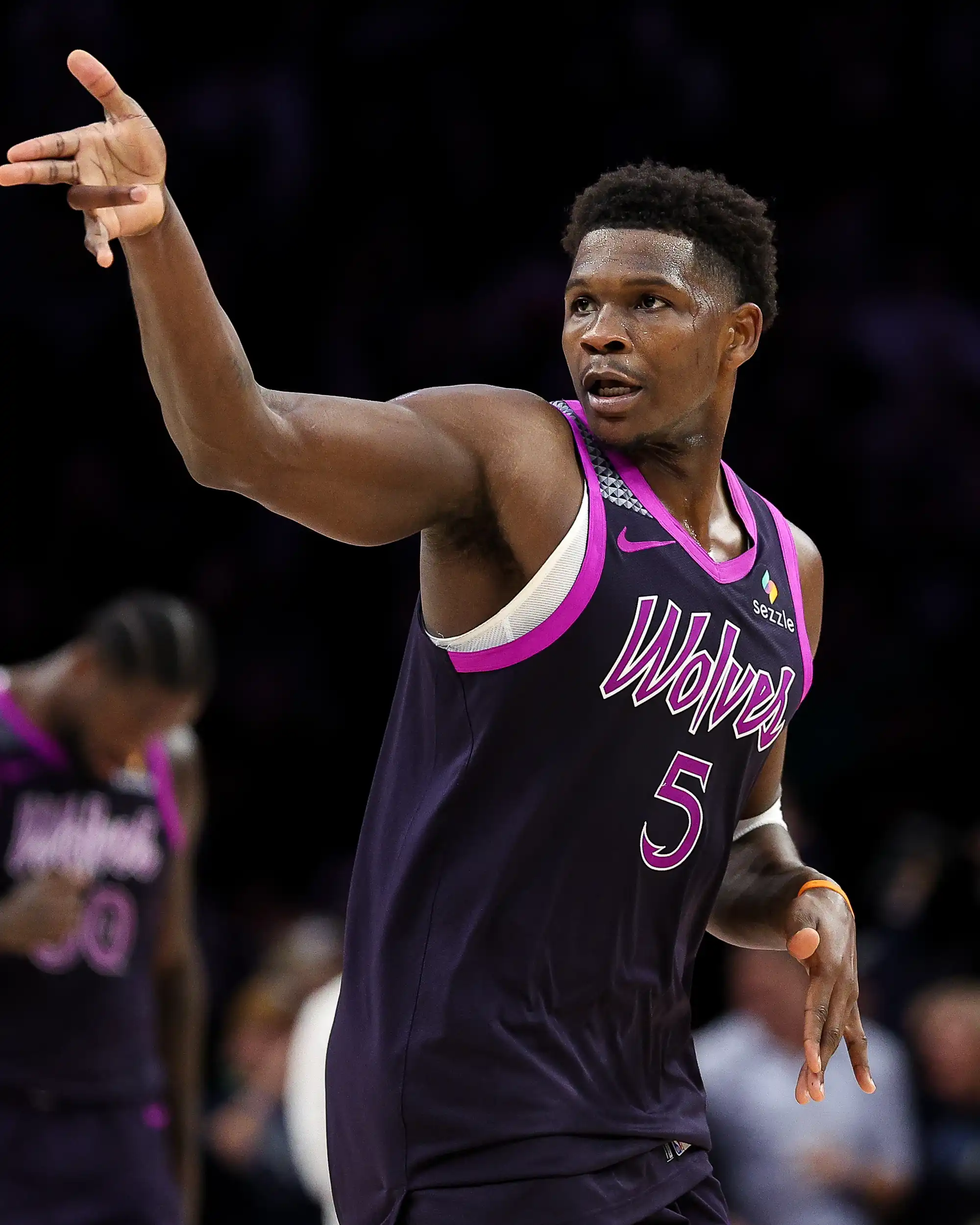 Anthony Edwards sparks late surge as Timberwolves beat Thunder