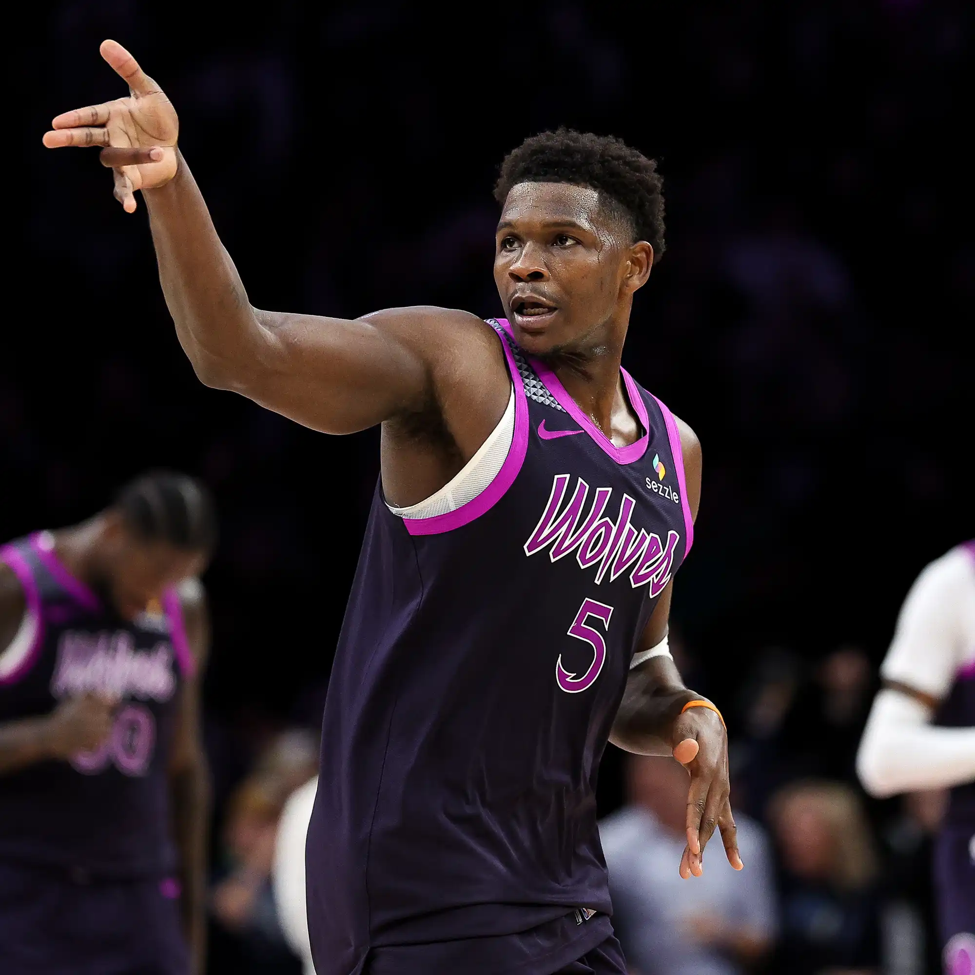 Anthony Edwards sparks late surge as Timberwolves beat Thunder