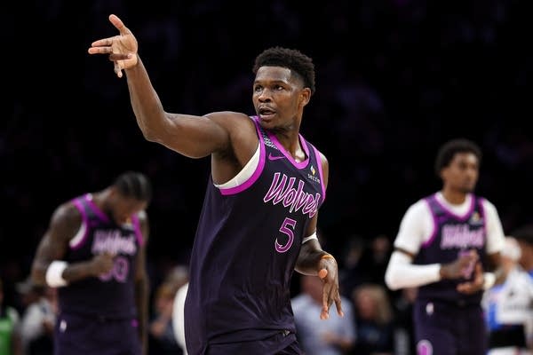 Anthony Edwards returns with a late flourish for the Timberwolves in a clutch win over the Thunder 