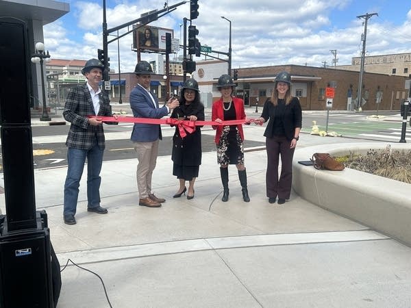 Mayor Her cutting a ribbon