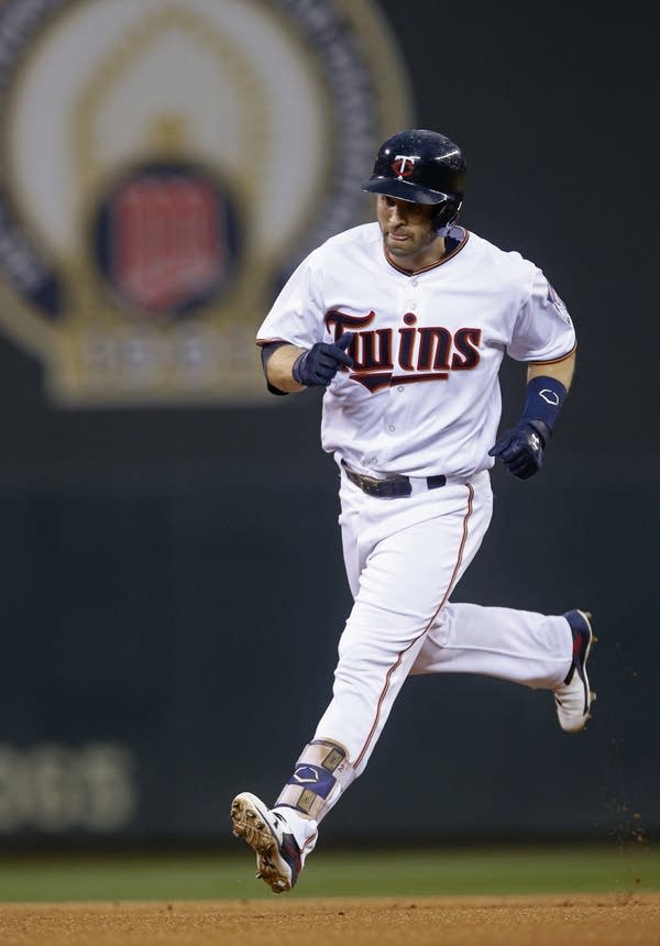 Twins’ Dozier homers again. Twins lose again. Should they trade him?