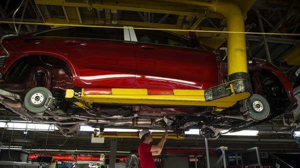 Auto repair shops struggle under Trump's tariffs