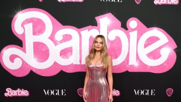 Russians queue for “Barbie” movie despite sanctions