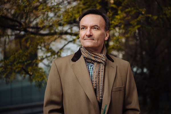Pianist Stephen Hough finds an 'element of fun' in his 'Piano Postcards' 