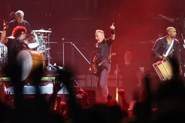 Max Weinberg,Jake Clemons,Bruce Springsteen,Anthony Almonte