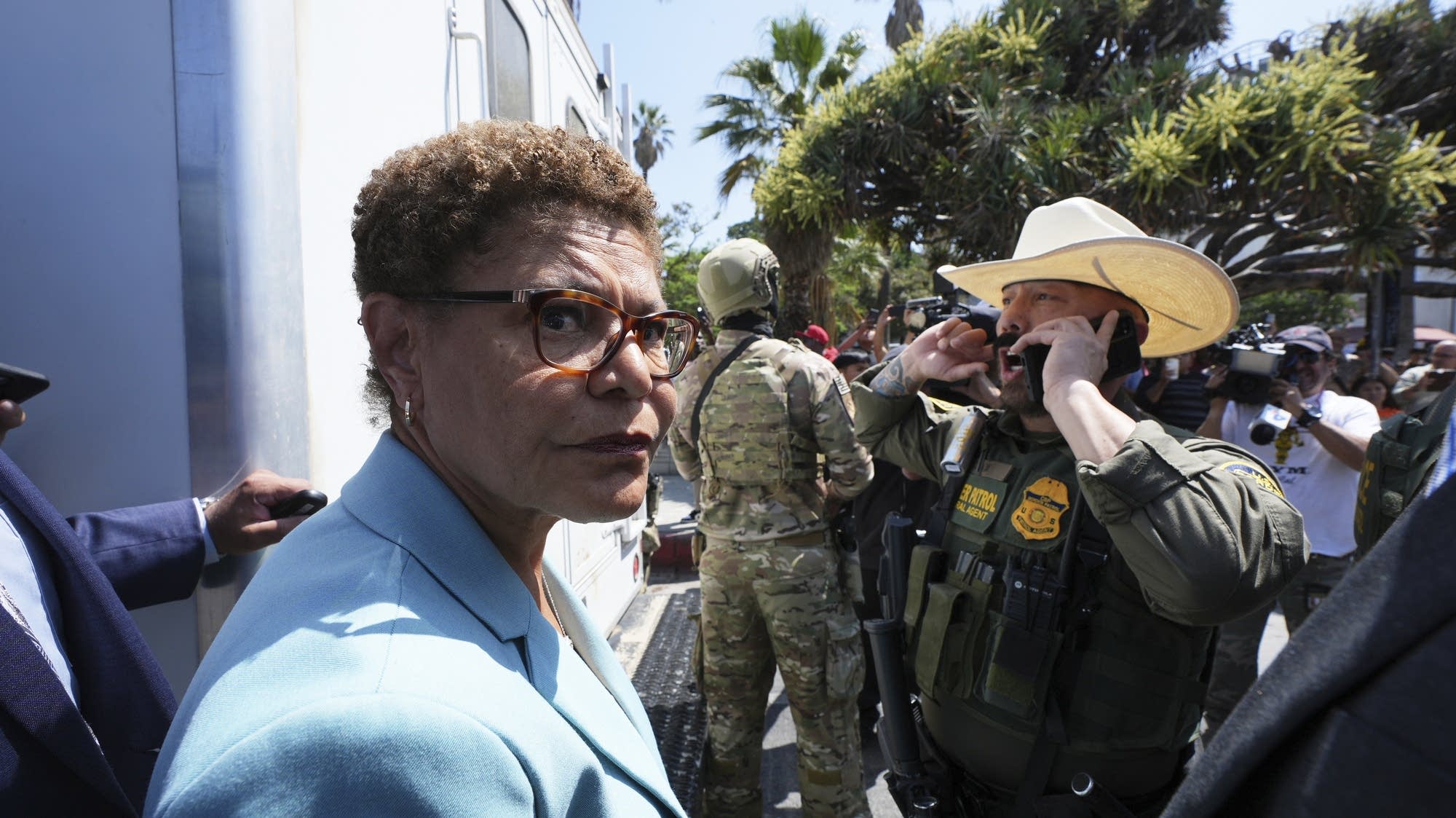 National Guard troops protect immigration officers in large-scale LA ...