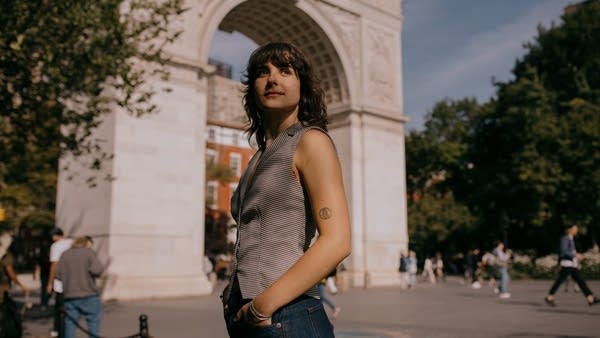 Rachel Aveni applied early to New York University, hoping to gain an edge in getting into her dream school.