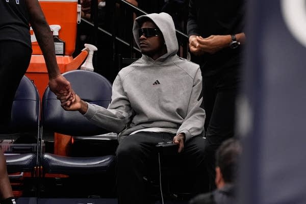 e846d8-20251027-pacers-timberwolves-basketball-600 The Wolves are counting on Randle and the players to get the win after Edwards went out early