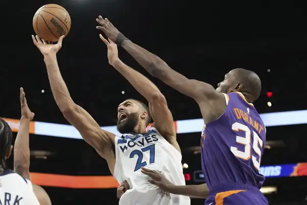 Minnesota Timberwolves beat Phoenix Suns 121-113 for 4th