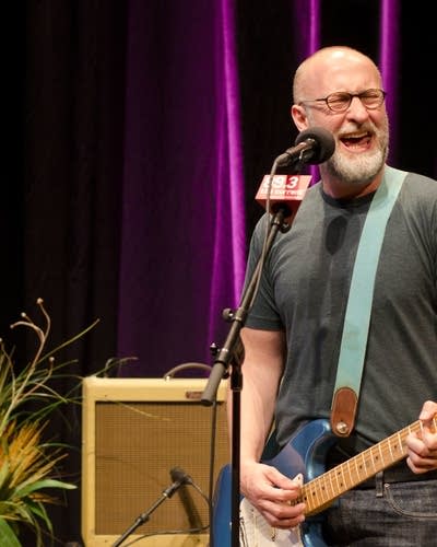 71f36b-20110614-bob-mould-