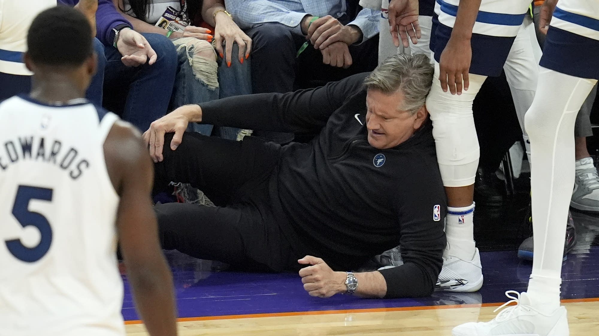 Timberwolves coach Chris Finch to have surgery on knee after sideline collision, AP source says - Vimarsana News