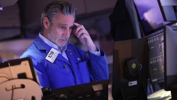 A mixed day on Wall Street