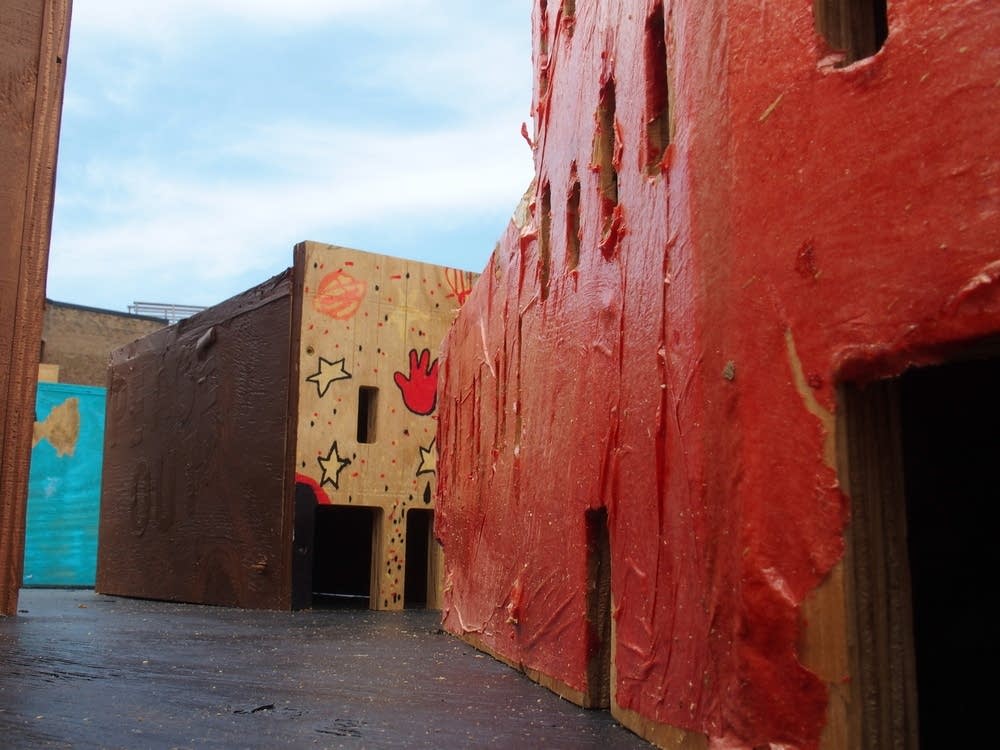 Buildings in minni_polis are individually decorate