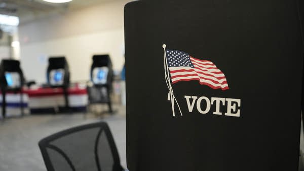 Candidates campaign for AI attention