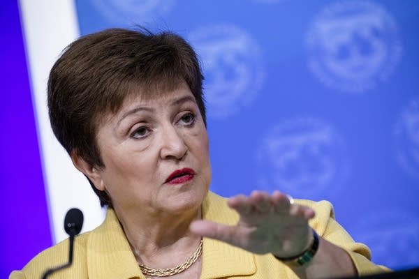 Consumers would suffer if U.S. defaults on debt, says IMF chief