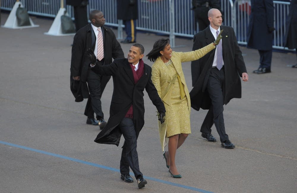 Obamas walking
