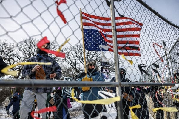 A judge orders DHS to give Minnesota detainees swift access to lawyers before transfers