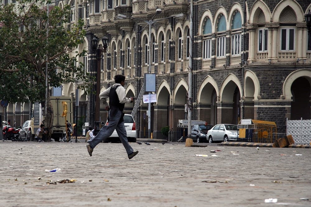 Military move in near the Taj Mahal Hotel