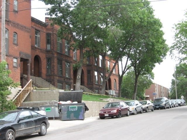Brownstone near I-35W bridge