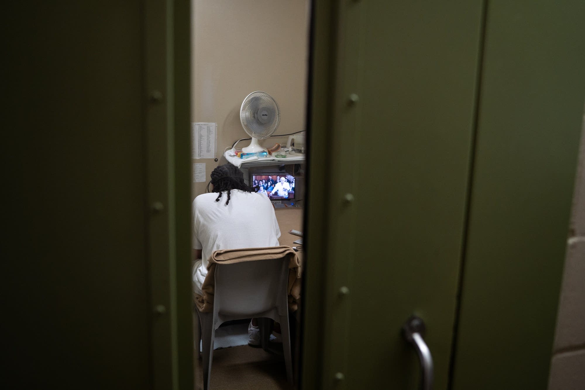 Report Unconvicted jail inmates pay dearly for phone calls MPR News