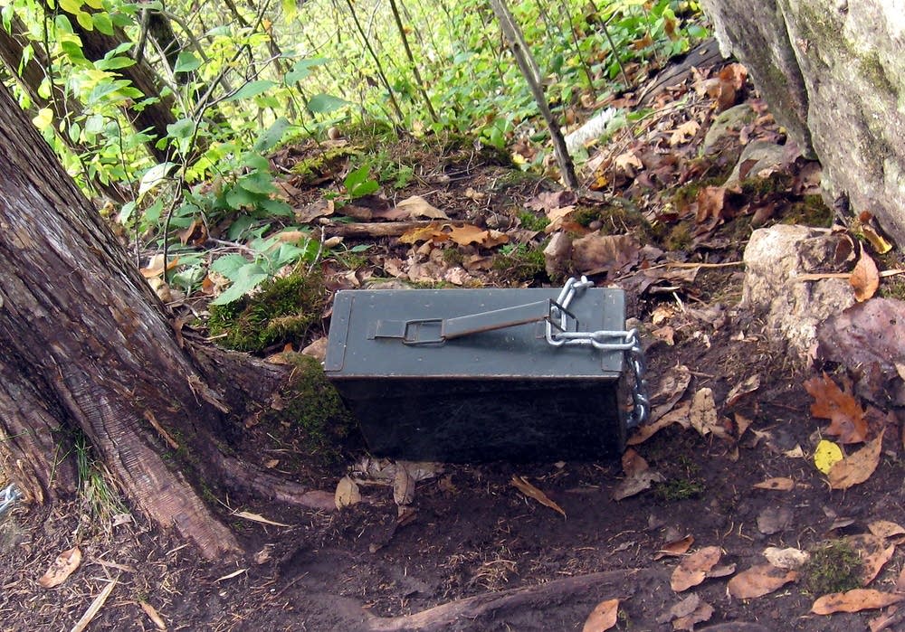 Metal cache