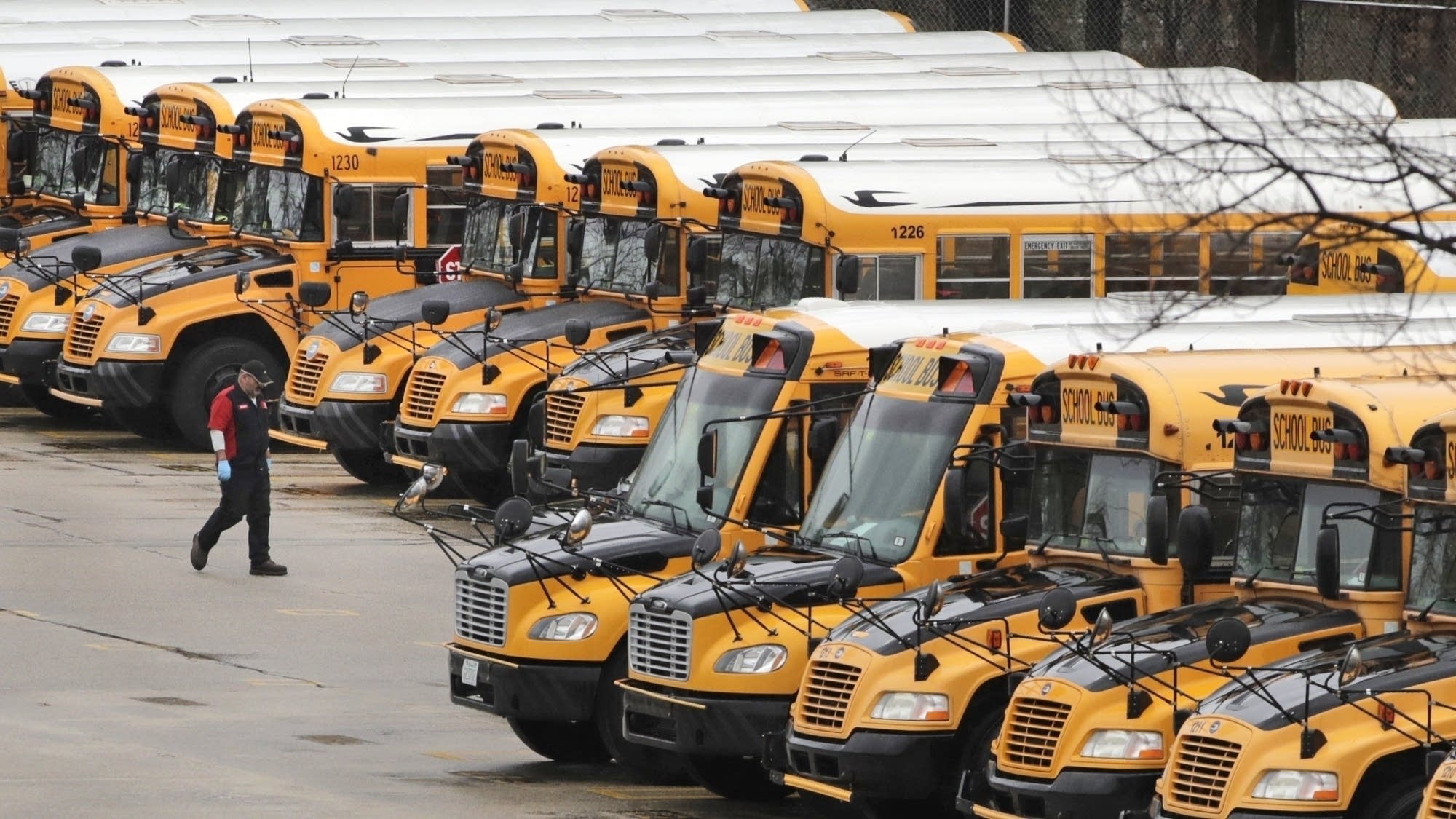 Minnesota districts struggle to find bus drivers as school year starts