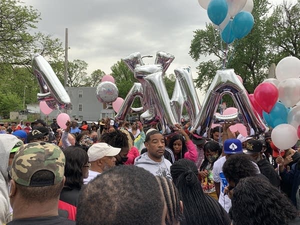 Hundreds remember 6-year-old caught in crossfire, urge shooter, witnesses to come forward