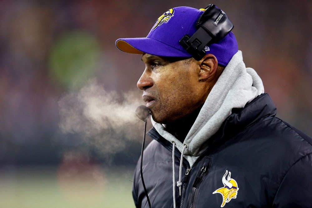 Coach Leslie Frazier
