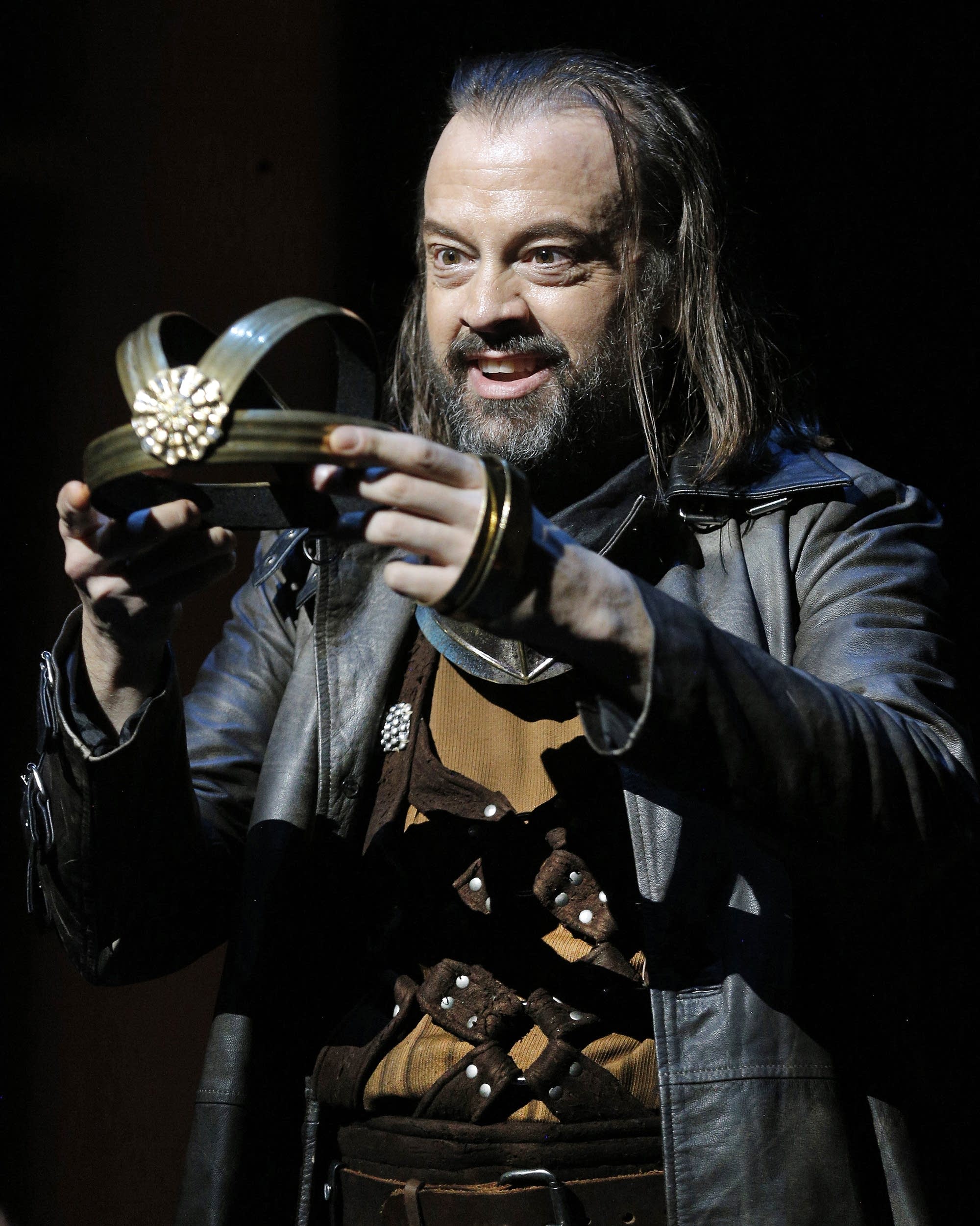 Alberich with his crown