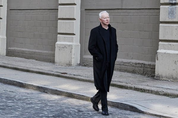 Joe Jackson walking in Berlin