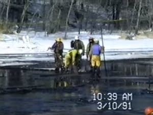 Crews clean up from the 1991 oil pipeline spill in Grand Rapids, Minn.