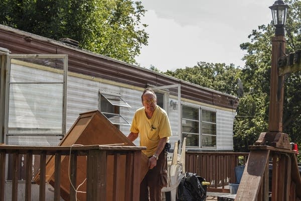 Lowry Grove residents clean out their homes before tear-down.