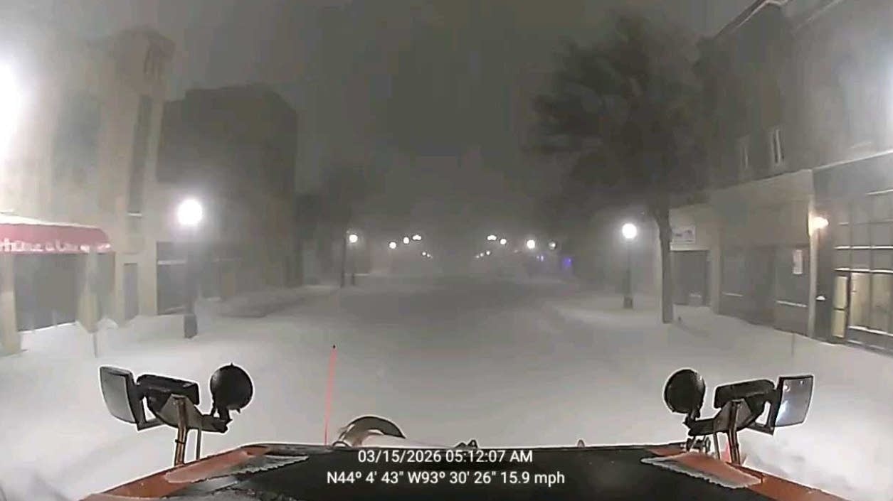 Authorities advise no travel across much of southern Minnesota as blizzard warnings continue