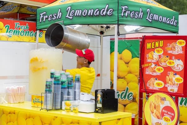 lemonade stand at state fair