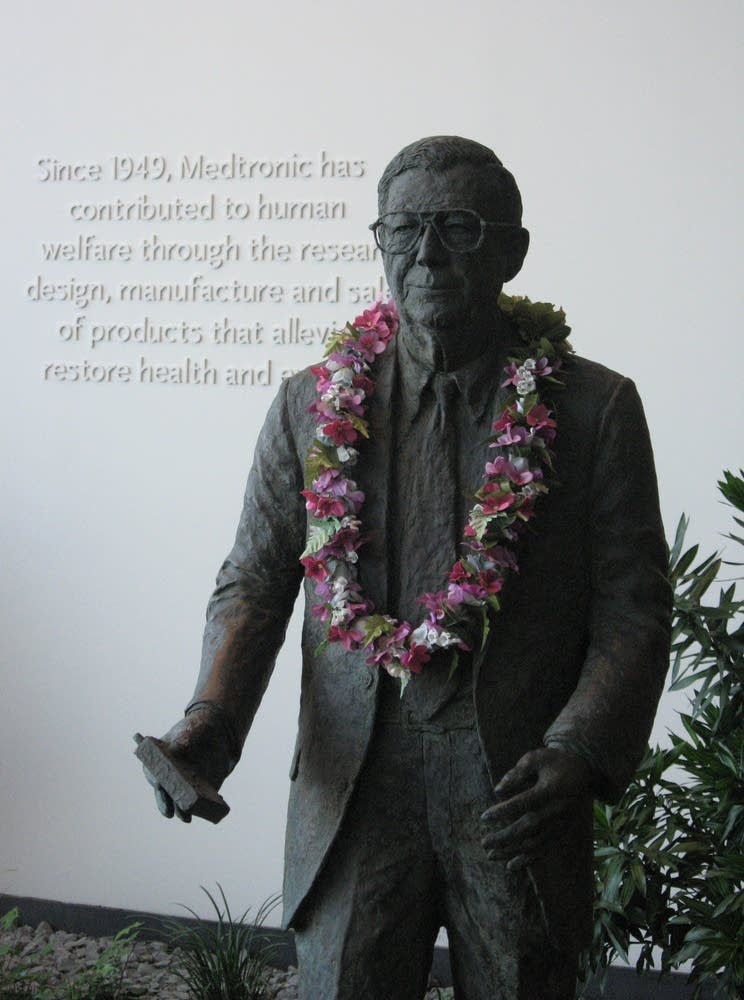 Bakken statue