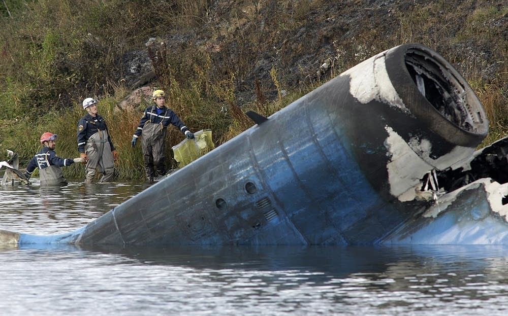 Russian jet crashes