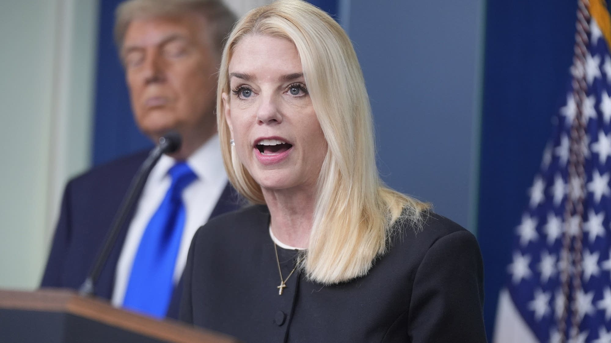 Juez desestima demandas de la era Trump contra ciudades y estados "santuario"