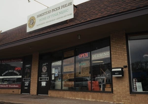 After nearly 47 years, folk-music destination Homestead Pickin' Parlor announces its closure