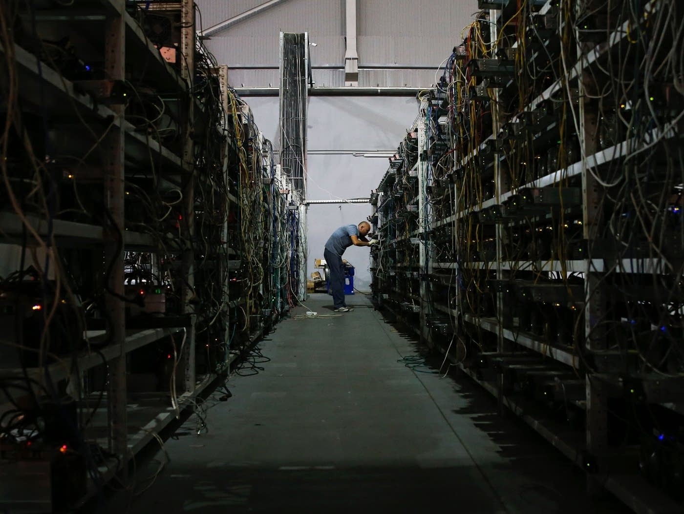 Constant hum of a bitcoin mine haunts residents in a Texas town -  Marketplace