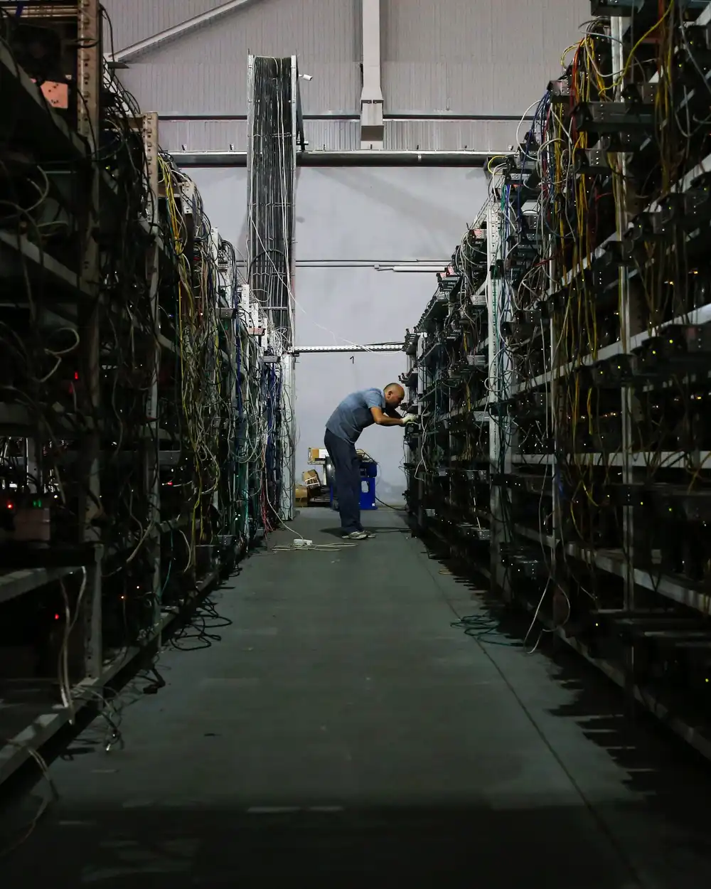 Constant hum of a bitcoin mine haunts residents in a Texas town -  Marketplace