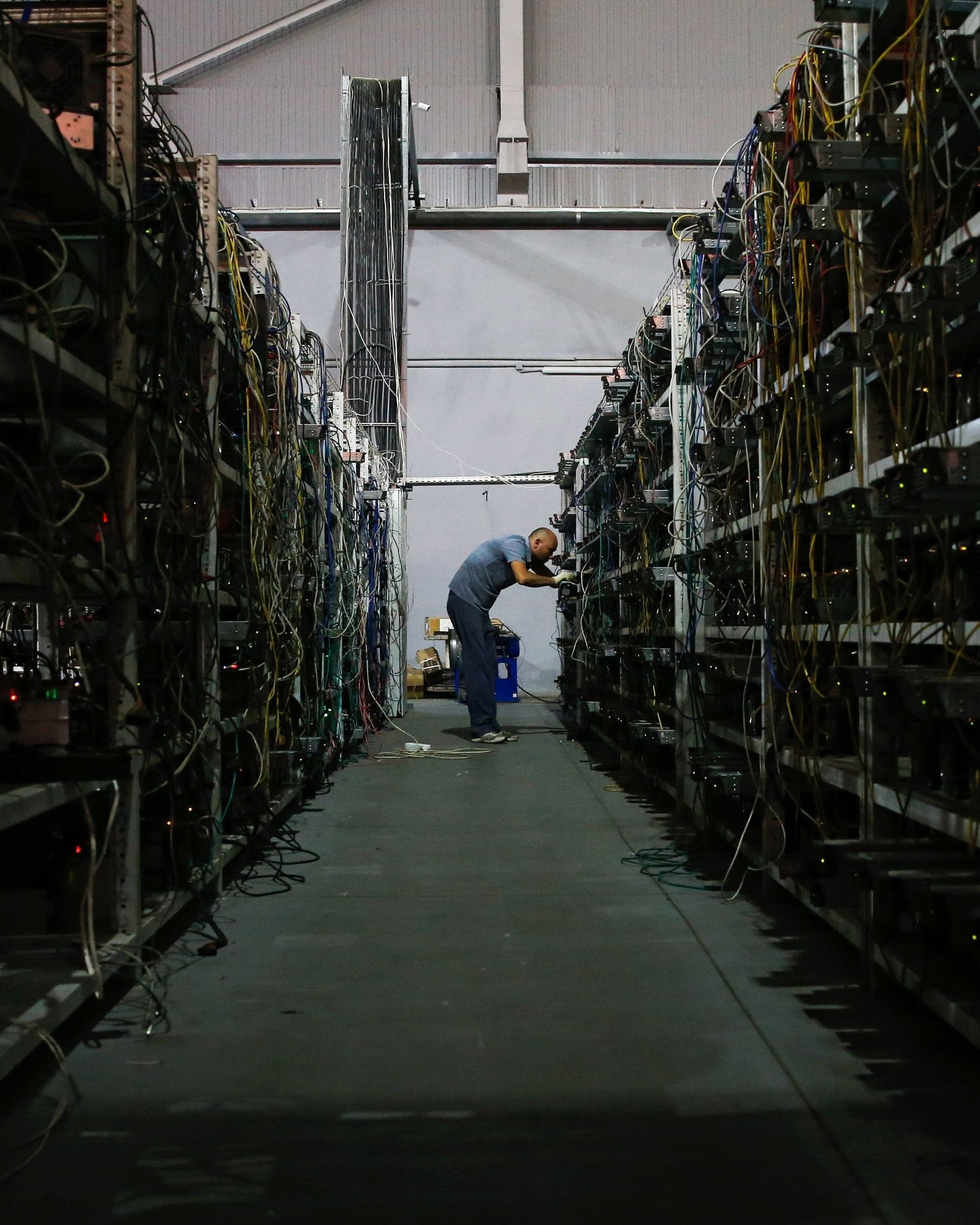 Constant hum of a bitcoin mine haunts residents in a Texas town -  Marketplace