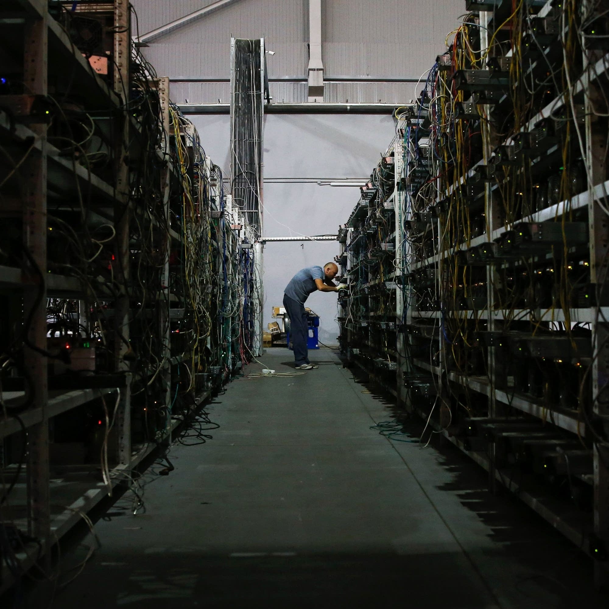 Constant hum of a bitcoin mine haunts residents in a Texas town -  Marketplace