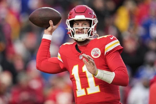 Vikings adding Carson Wentz to back up J.J. McCarthy, sending Sam Howell to Eagles