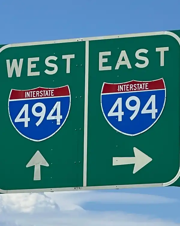 7ac9b3-20250529-highway-signs-