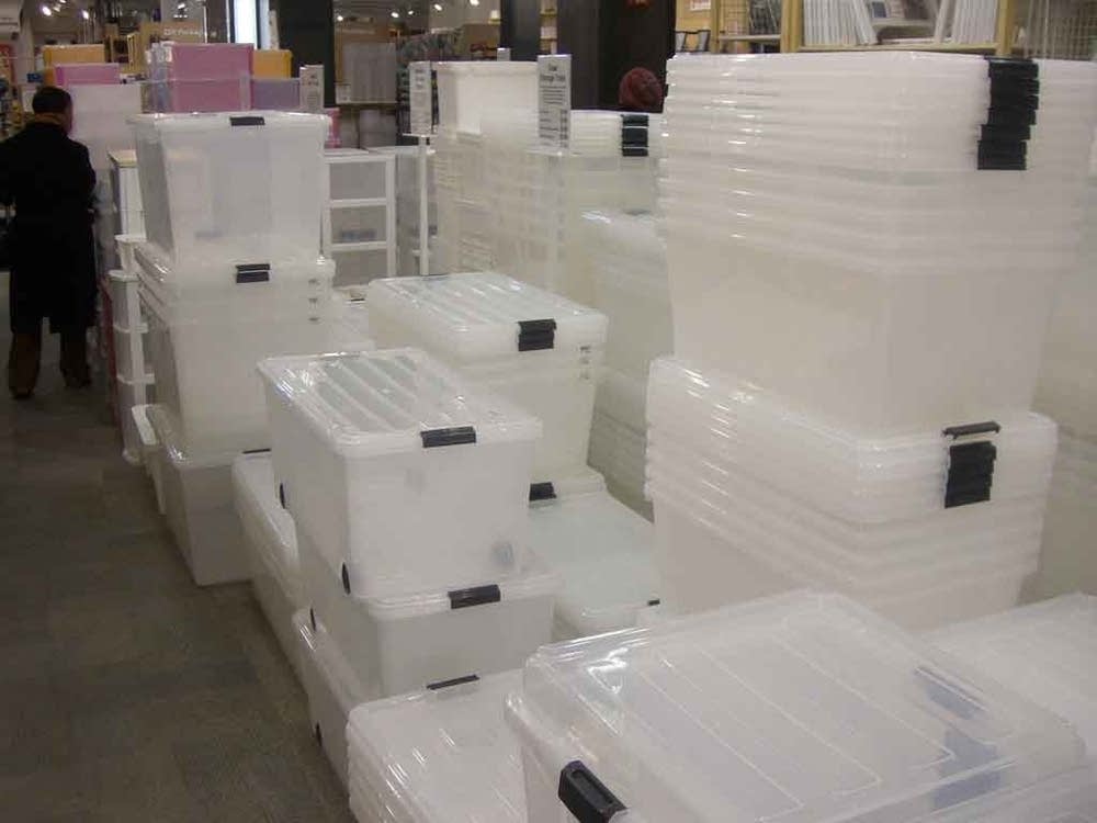 Plastic storage containers