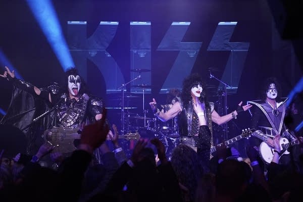 Coffee Break: Notable makeup