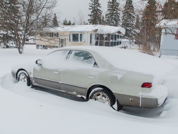 Blizzard drops 20+ inches of snow in Duluth