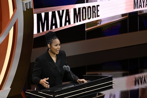 Athletes inducted to 2025 Hall of Fame class in night of tears, memories