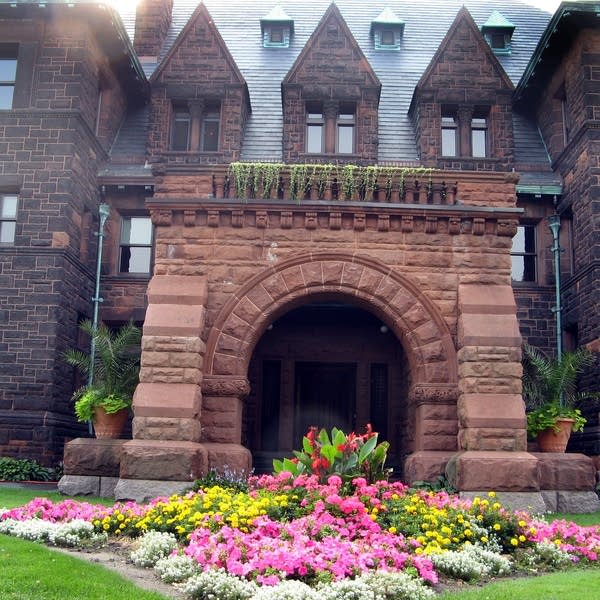 m*い様 house on the hill house-on-hill-cadillac.jpg