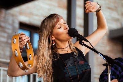 Maygen & the Birdwatcher performing